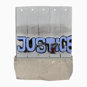 Banksy, Sección de pared (Justicia), Escultura de resina