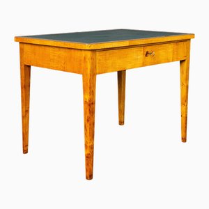 Escritorio antiguo de abedul