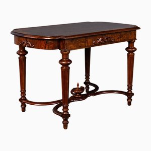 Mesa de salón antigua de pino