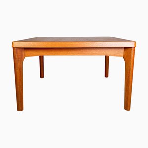 Mesa de centro Mid-Century de teca de Henning Kjaernulf para Velje Stolefabrik, años 60