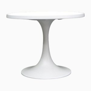 Round Tulip Coffee Table in the style of Knoll, 1960s