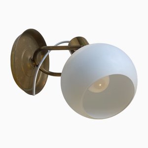 Applique Murale Scandinave Vintage en Laiton avec Sphère en Opaline, 1970s