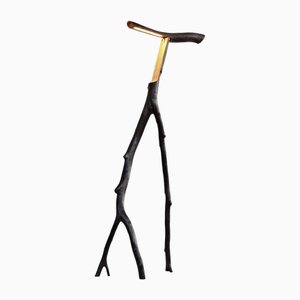 Lampada da terra Snappy Tree Friend carbonizzata di Marco Iannicelli