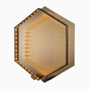 Lámpara de pared Hexa de latón cepillado de Le Deun Luminaires