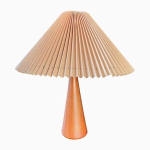Lampe de Bureau Mid-Century avec Socle en Teck et Abat-Jour en Plastique à Volants de Nordiska Kompaniet, 1960s
