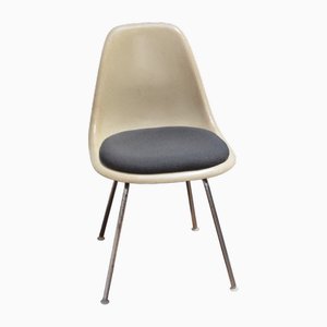 Sedia DSX Collection H-Base in fibra di vetro di Charles & Ray Eames per Herman Miller