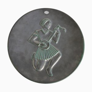 Plato de pared de cerámica en negro y verde de Gertrud Lönegren para Upsala Ekeby, años 30