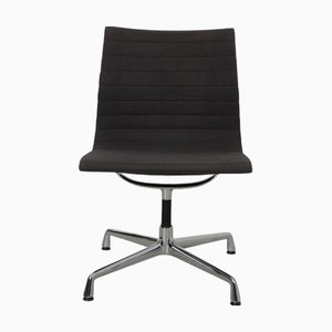 EA-105 Stuhl aus Grauem Hopsak Stoff von Eames, 2000er