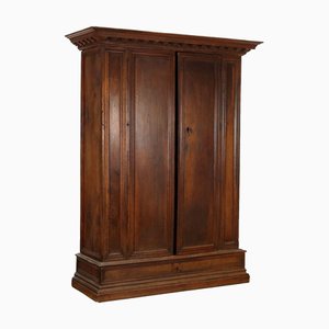 Antiker Barock Kleiderschrank aus Nussholz, Italien, 18. Jh.