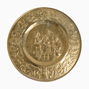 Piatti da parete Tudor Repoussé in ottone, inizio XX secolo, set di 2