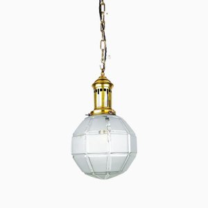 Französische Art Deco Hängelampe aus facettiertem Messing & geätztem Glas