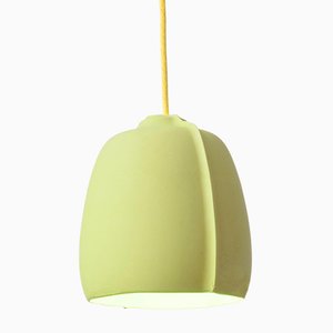 Lampada a sospensione Claude color giallo cedro di Annika Frye, 2017