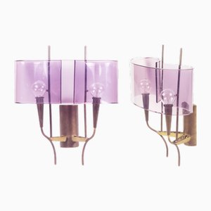 Apliques de pared de latón y vidrio acrílico violeta de Stilux Milano, años 60. Juego de 2