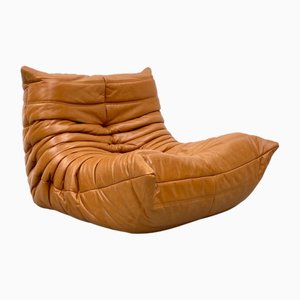 Sillón Togo de cuero coñac oscuro atribuido a Michel Ducaroy para Ligne Roset