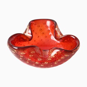 Posacenere Bullicante Mid-Century in vetro di Murano rosso con polvere d'oro, anni '60