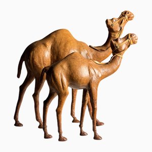 Dekorative Lederstatuen von Dromedaren, 2 . Set