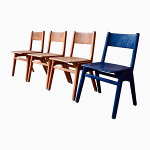 Juego de Sillas escandinavas de madera con patas de compás.