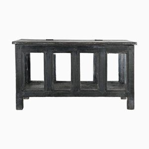 Kleine Vitrine auf Beinen mit schwarzem Finish