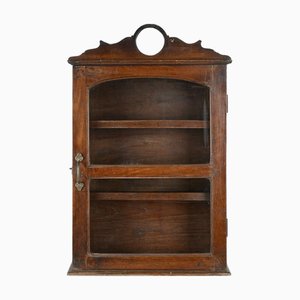 Vetrina da parete in legno con frontone rotondo