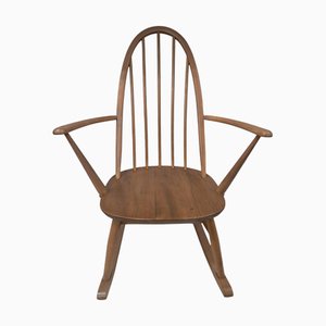 Vintage Schaukelstuhl aus Hellem Ulmenholz von Ercol, 1970er