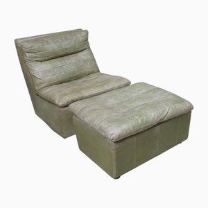 Sillón con otomana de cuero verde oliva de Laauser, años 70