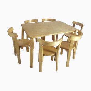 Sedie da bambino e tavolo attribuiti ad Alvar Aalto per Artek, anni '70, set di 7