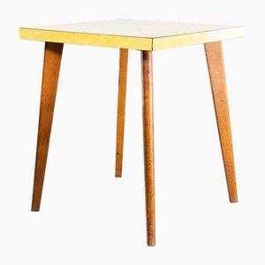 Französischer quadratischer gelber Küchentisch, 1960er