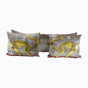Graue & gelbe Ikat Kissenbezüge aus Seide im Monkey Design, 2010er, 3