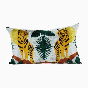 Housse de Coussin Tigre Ikat en Velours, 2010s