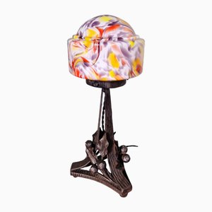 Art Deco Tischlampe aus Schmiedeeisen mit Opalglaskugel, 1920er