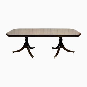 Mesa Regency inglesa de nogal con 1 extensión, años 50