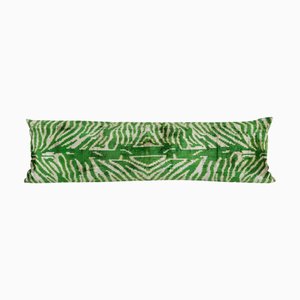 Housse de Coussin Ikat en Velours de Soie Vert et Crème avec Motif Zèbre