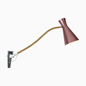 Lampada da parete Mid-Century rosa regolabile attribuita a Rupert Nikoll, anni '50