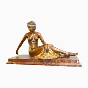 Figura femenina Art Déco grande de resina