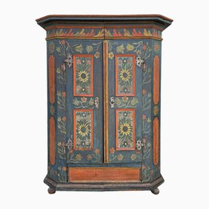 Credenza blu con dipinti di girasoli