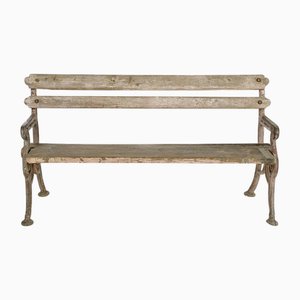 Banco de jardín de hierro fundido y madera desgastada