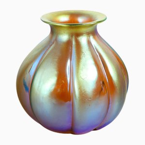 Jarrón serie Myra de vidrio iridiscente de WMF, años 30