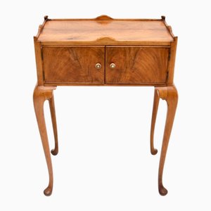 Mesa auxiliar con tablero de nogal figurado, década de 1900