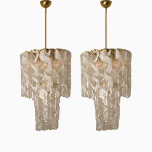 Große weiße Torciglione Murano Glas Kronleuchter aus Messing von Mazzega, 1960er, 2er Set