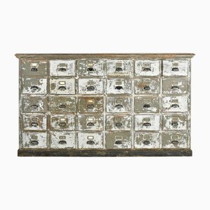 Hardware Schrank aus verwittertem Massivholz mit 30 Schubladen