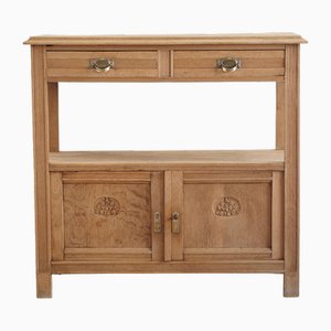 Vintage Buffet im Landhausstil mit Holzschnitzereien und Regalen
