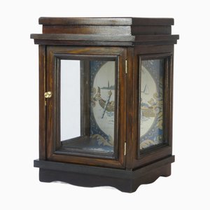 Petit Meuble d'Autel en Bois avec Broderie, Verre et Tissu