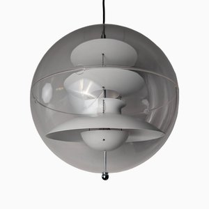 Lampada Panto bianca di Verner Panton, inizio XXI secolo