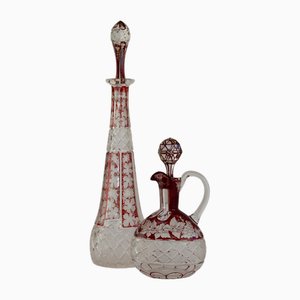 Böhmische Karaffe aus Rubinglas mit Weinblättern, 1920er, 2er Set