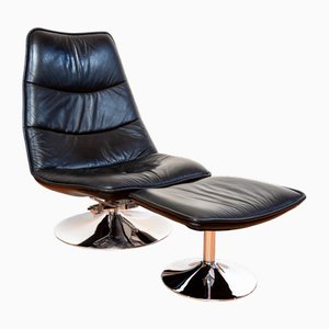 Poltrona girevole e ottomana in pelle nera e metallo cromato, Italia, anni '70