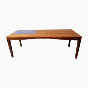 Mesa de centro danesa de palisandro y azulejos de mosaico azul, años 60