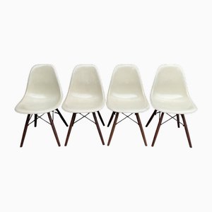 Sedie DSW in noce di Charles & Ray Eames per Herman Miller, anni '50, set di 4