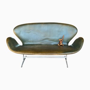 Modernes dänisches Mid-Century Swan Sofa aus grünem Leder von Arne Jacobsen, 1960er