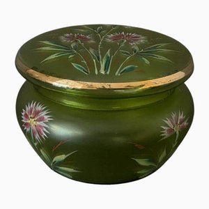 Emaillierte Pralinenschachtel mit Grünem Hintergrund und Blumendekor, 1890er
