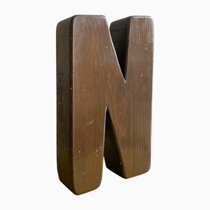 Große industrielle portugiesische Holz Signage Letter N, 1960er